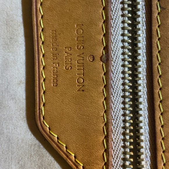 LOUIS VUITTON Vernis Brea GM in Blanc Corail - Picture 2 of 3